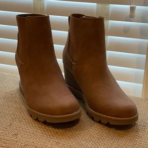 Universal Thread booties